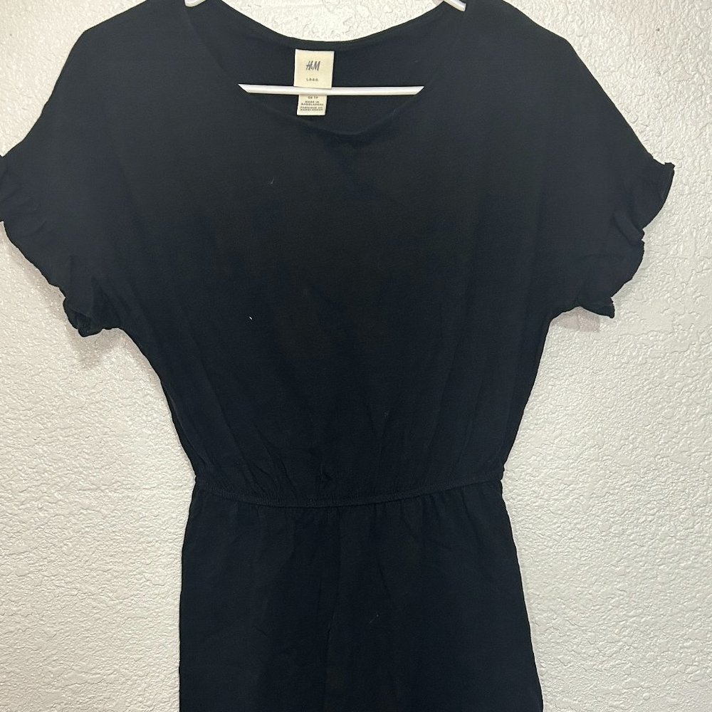 Casual Black Dress with light ruffle sleeves
